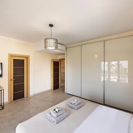 Sunnyvillas: 4br Seafront Villa*private Pool*bw44